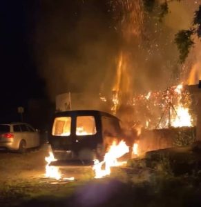 Voiture brûlée à Hennebont