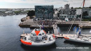 Lorient célèbre le baptême de Tara Polar Station, navire d'exploration pour la planète