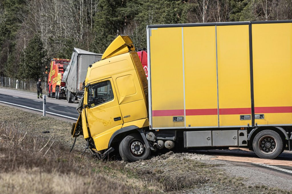Accident entre poids lourds sur la RN24, circulation coupée