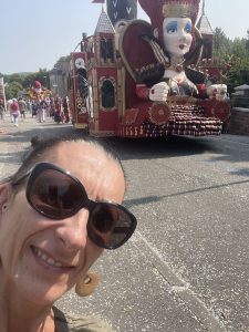 Un grand merci à Severine Kervarrec pour sa photo prise lors du Carnaval à l'Ouest au Scaër ce lundi 9 juin 2025.