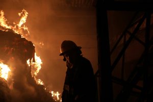 Un homme retrouvé mort asphyxié dans un incendie à Lorient. La piste d’une cigarette mal éteinte est privilégiée.