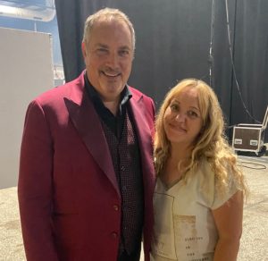 Messmer a fasciné le public à Lanester avec son spectacle "13Hz", entre hypnose et humour. Une soirée inoubliable au Parc Expo !