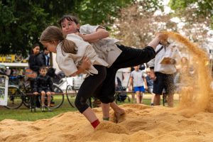 Le FIL propose du 3 au 10 août des ateliers de broderie et des jeux bretons. Inscriptions via la billetterie officielle.