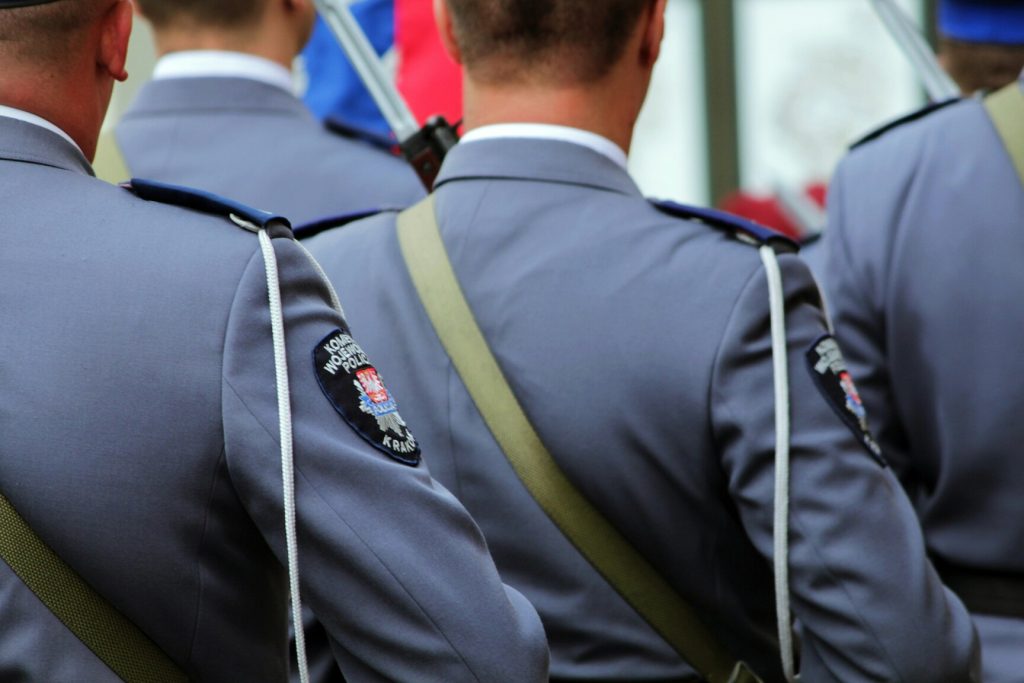Lorient : 21 policiers décorés pour leur courage