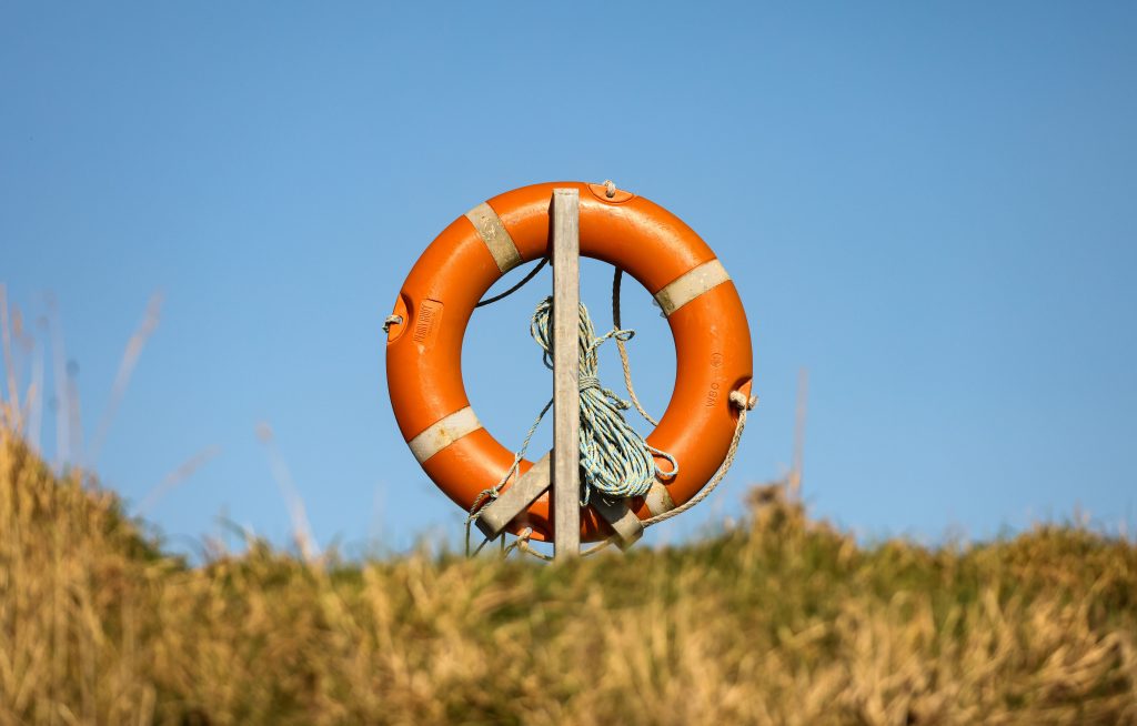 À Ploemeur, un père et ses deux enfants ont été secourus par la SNSM dans une grotte à marée haute sur la plage du Pérello.