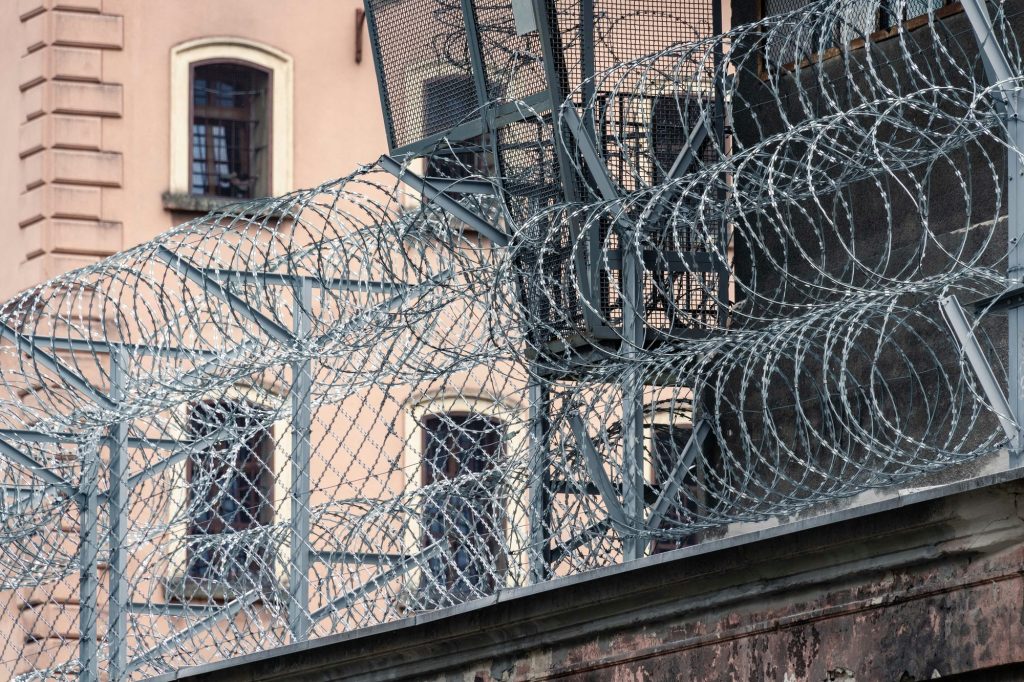 À Lorient, un homme de 61 ans continue de menacer son ex-femme depuis sa cellule. Il a été condamné à 30 mois de prison.