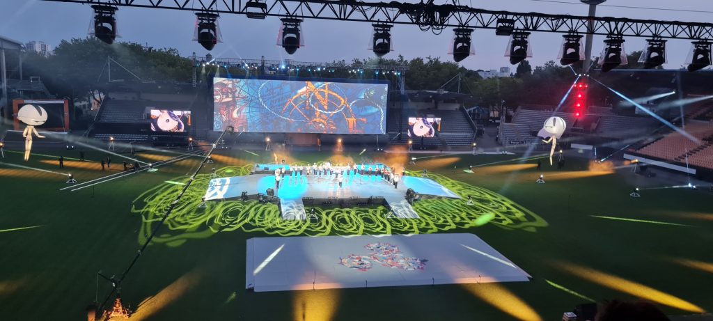 Merci à Maryvonne Barker , pour ses photos prise lors de la soirée Horizons Celtiques du Festival Interceltique.