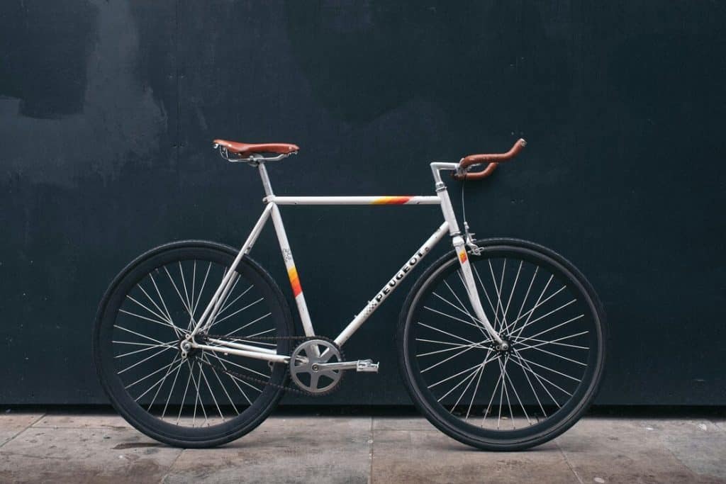 Le baromètre vélo 2025 juge Lorient « moyennement favorable » aux cyclistes, tandis que Groix, Hennebont et Lanester progressent.