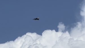 La base aéronavale de Lann-Bihoué organise en septembre des séances d’appontage en préparation du Charles de Gaulle.