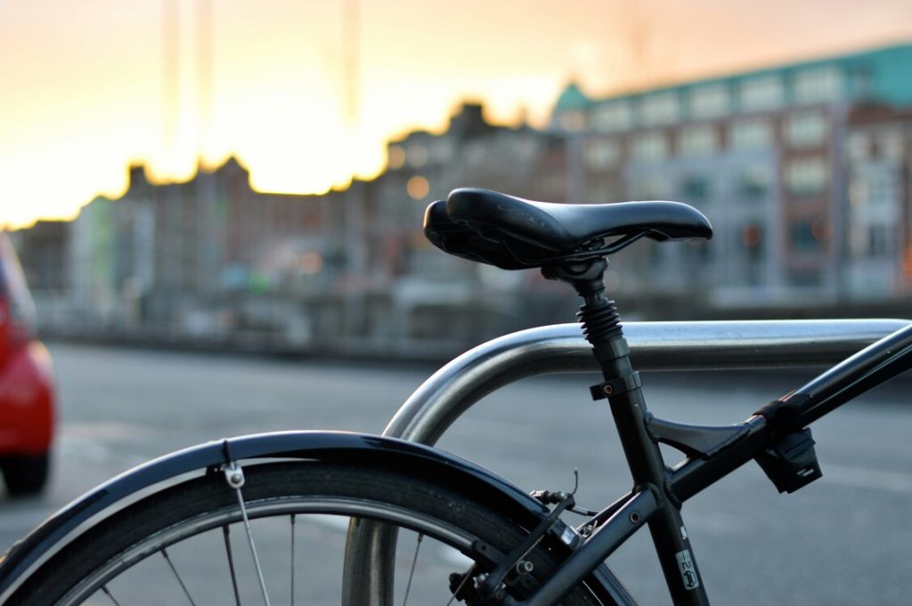 Le nombre de cyclistes a doublé en vingt ans à Lorient, selon Audélor. Le vélo représente 3,5 % des trajets, loin derrière la voiture utilisée à 64 %.