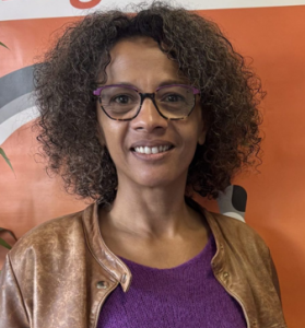 Anne Sorgues, présente le projet fou de 15 000 choristes réunis pour revisiter les plus grands classiques du rock à Vannes et Rennes