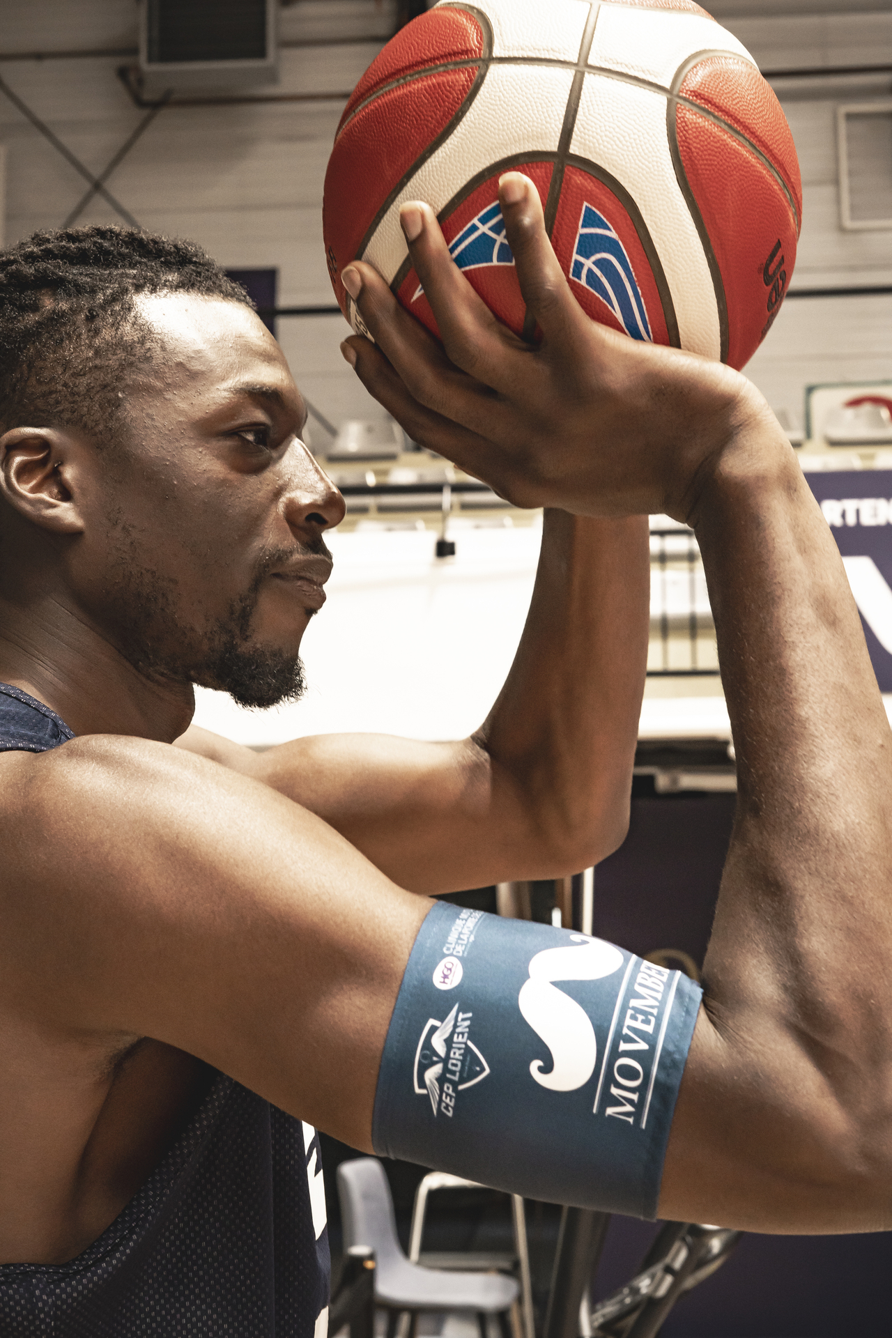 Le CEP Lorient Breizh Basket et la Clinique Mutualiste de la Porte de l’Orient soutiennent Movember pour sensibiliser aux maladies masculines et à la santé mentale.