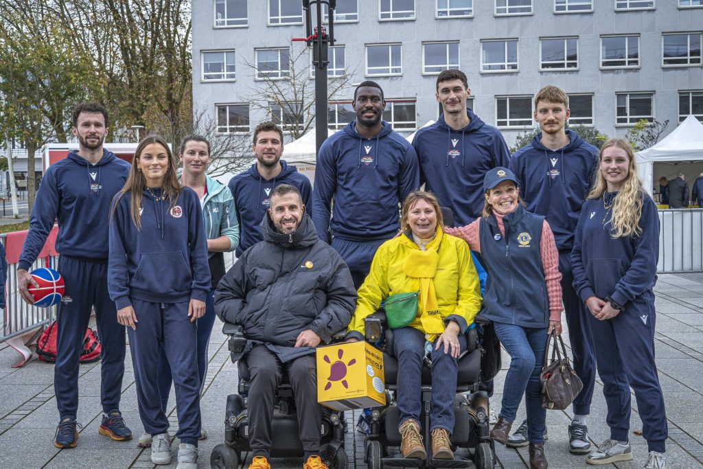 Le CEP Lorient Breizh Basket a participé au Téléthon 2025 à Lorient avec animations, rencontres et soutien aux familles touchées par les maladies rares.
