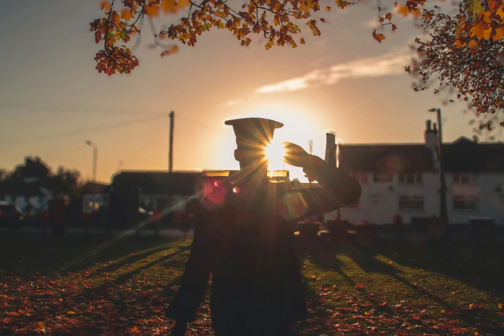 À Lorient, élèves de Keroman et cadets de la Sécurité civile ont pris une part active à la cérémonie du 11 Novembre, marquée par une forte mobilisation des jeunes.