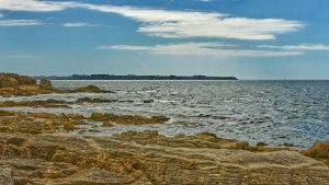 À Plœmeur, une fresque du collectif 100 Pression rend hommage à deux résistantes, Anne-Marie Robic et Renée Grenier.