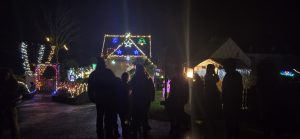 Découvrez la Maison de Noël à Sénébret, à Cléguer, ouverte du 7 décembre au 4 janvier. Illuminations, décorations et magie pour toute la famille, de 18h à 20h30.