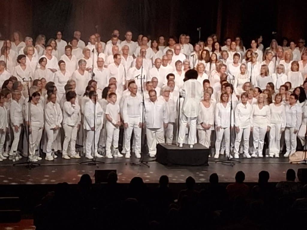 Bravo à Sylvie Le Corre qui a remporté deux places pour 200 voix pour les plus belles chansons françaises en jouant sur notre site internet.