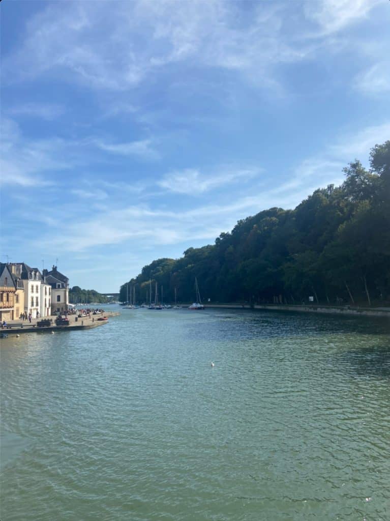 Une voiture est tombée à l’eau au port de Saint-Goustan à Auray. Le conducteur a été secouru et transporté à l’hôpital.