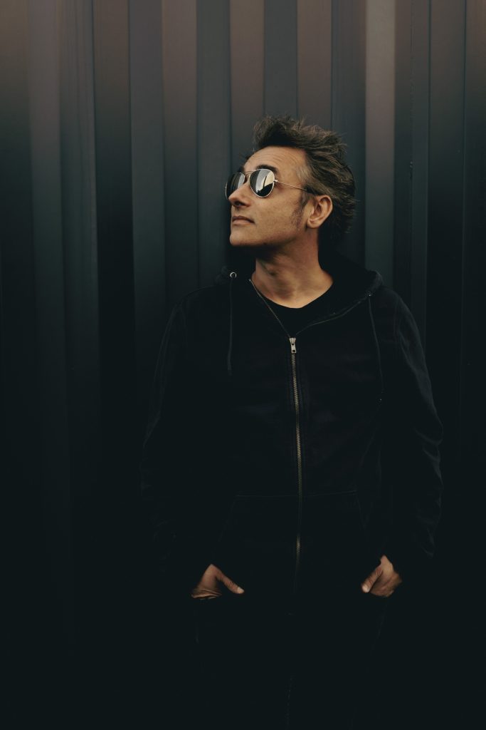 Ce jeudi, découvrez l’interview de Mickaël Guerrand sur JAIME Radio : son nouvel album « Vu comme ça », son parcours et son rock authentique.