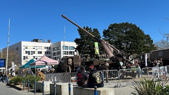 L’Armée de Terre s’installe à Lorient avec blindés et stands pour présenter ses métiers et recruter auprès du public.