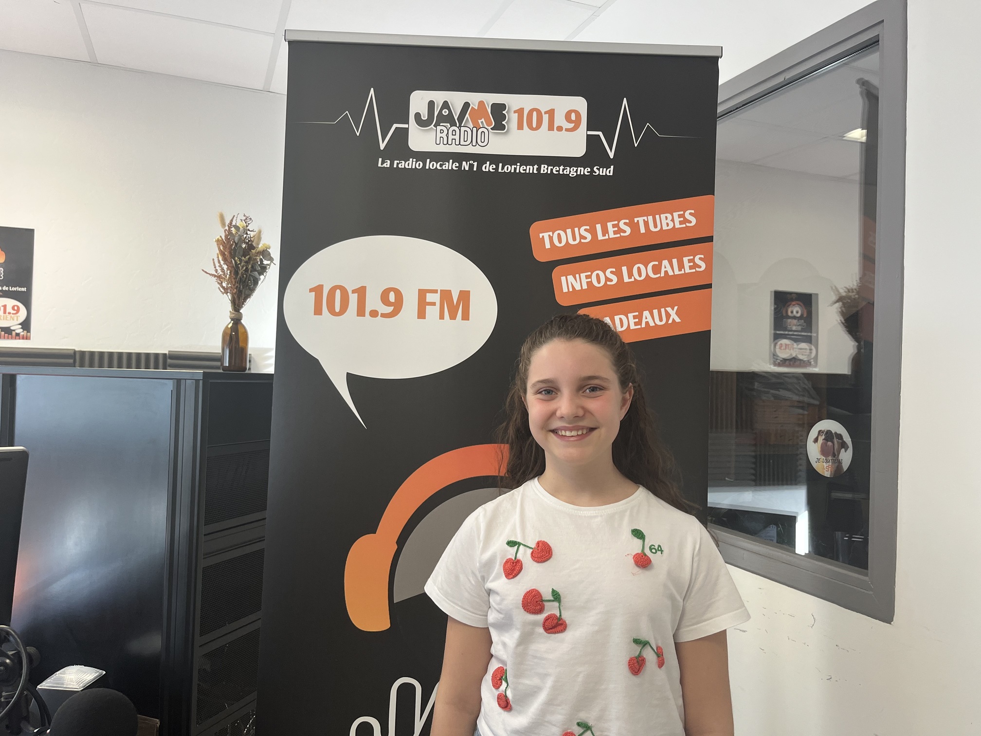 Julia, gagnante du Prix des Enfants au Festival des Talents, est invitée dans Pousse le Son sur JAIME Radio.