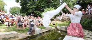 Plongez dans le Village de Poul-Fetan en Bretagne avec une interview de sa directrice. Découvrez animations, savoir-faire et temps forts à écouter sur JAIME Radio.