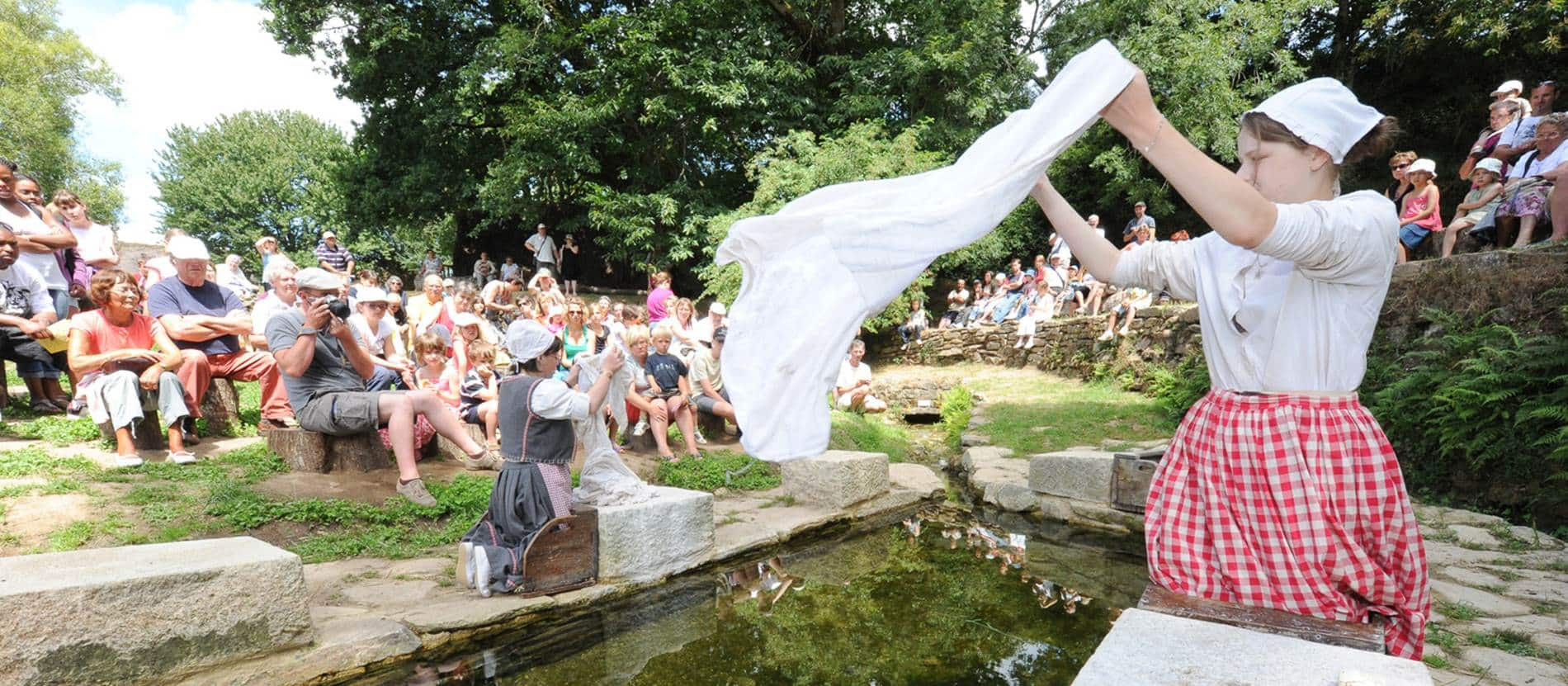 Plongez dans le Village de Poul-Fetan en Bretagne avec une interview de sa directrice. Découvrez animations, savoir-faire et temps forts à écouter sur JAIME Radio.