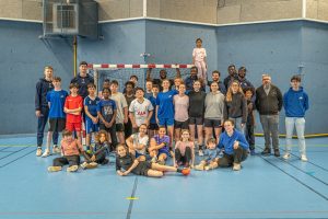 Le CEP Lorient Breizh Basket a partagé un après-midi sportif avec des jeunes handballeurs du Bois du Château à Lorient.