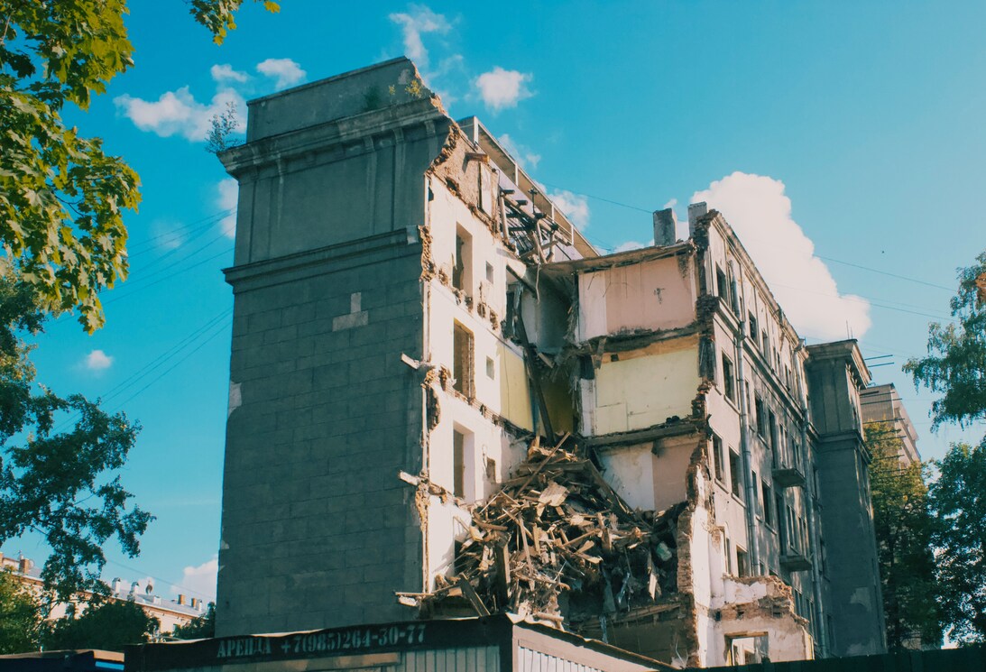 À Quimperlé, deux immeubles menacés d’effondrement vont être détruits en urgence. Une décision prise après l’alerte d’un expert judiciaire sur leur état critique.