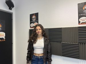 Découvrez Émie, révélation musicale locale, ce jeudi à 19h dans Pousse le son sur JAIME Radio.