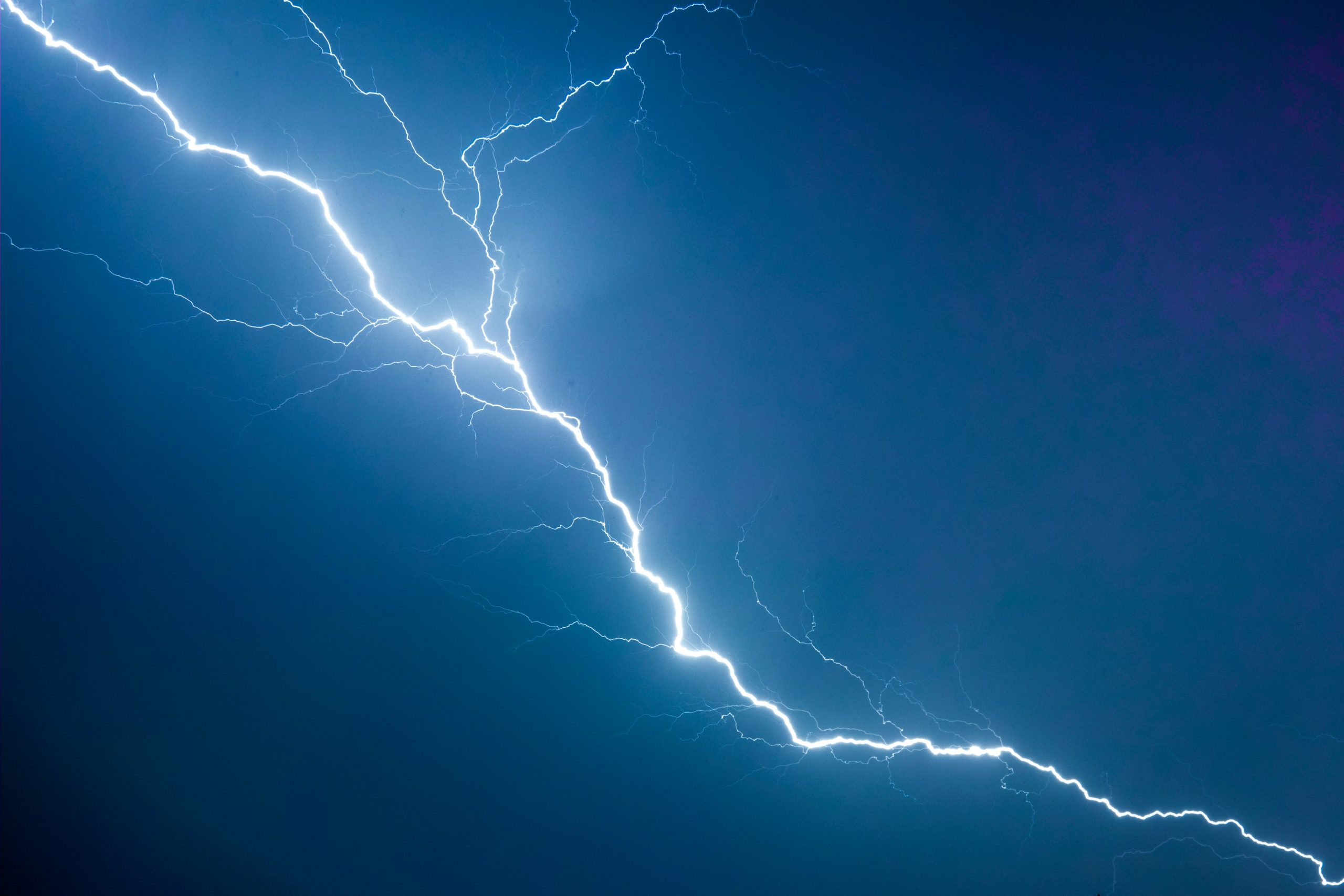 Un violent orage a frappé Camors mercredi. Deux maisons ont été touchées par la foudre et une habitante de 73 ans hospitalisée.