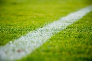 À Hennebont, les terrains de football restent impraticables après un été marqué par la sécheresse et des occupations illégales.