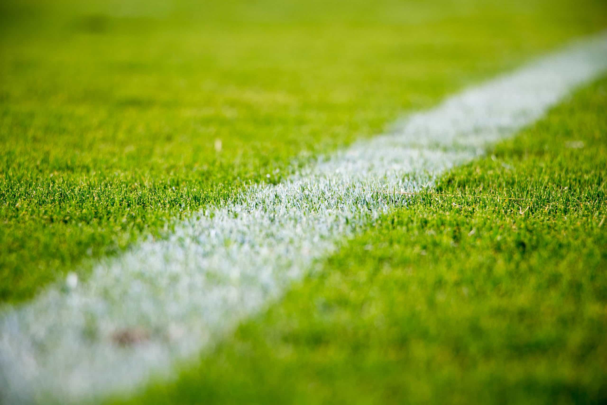 À Hennebont, les terrains de football restent impraticables après un été marqué par la sécheresse et des occupations illégales.