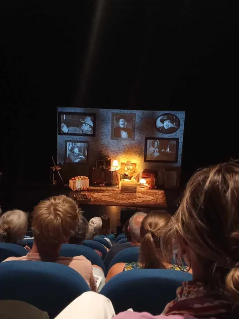 Bravo à Géraldine Guet qui a remporté des places pour le spectacle « Ne pas pleurer devant un coucher de soleil » au Strapontin en jouant sur notre site internet.