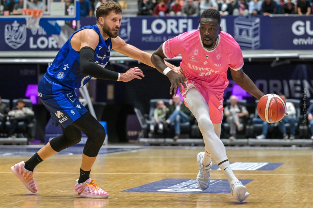 Le CEP Lorient s’incline 61-70 face à Fougères en Nationale 1. Malgré une belle réaction au troisième quart-temps, les Lorientais chutent à Kervaric.