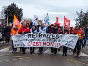Manif retraites 23 03 2023 défilé bannière