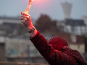 Manif retraites 23 03 2023 fumigène gros plan
