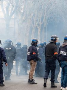Manif retraites 23 03 2023 police gaz lacrymogènes